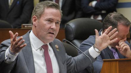 Abgeordneter Mike Waltz spricht während einer Anhörung auf dem Capitol Hill.