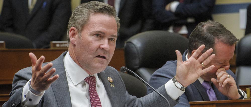Abgeordneter Mike Waltz spricht während einer Anhörung auf dem Capitol Hill.