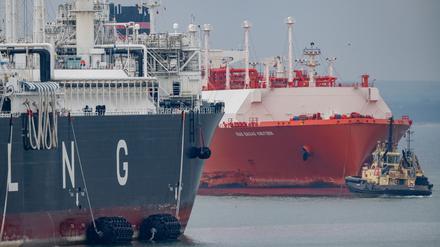 Etliche Tanker transportieren Flüssiggas über die Weltmeere. Die Emissionen durch Erdgas steigen 2024 stärker als die durch Öl und Kohle. (Archivbild)