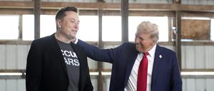 Elon Musk, CEO von Tesla und SpaceX, und der designierte US-Präsident Donald Trump.