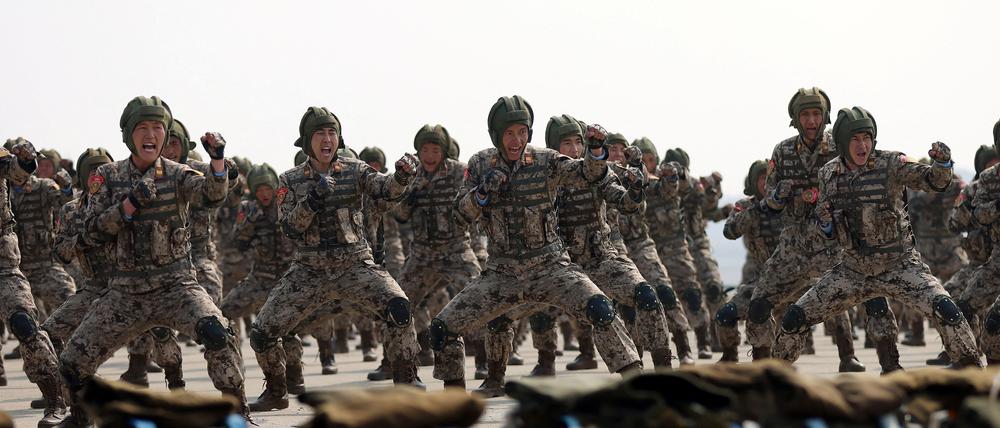 Nordkoreanische Soldaten nehmen an einer Demonstration während der Ausbildung der Luft- und Amphibienkampfeinheiten der koreanischen Volksarmee teil (Symbolbild).