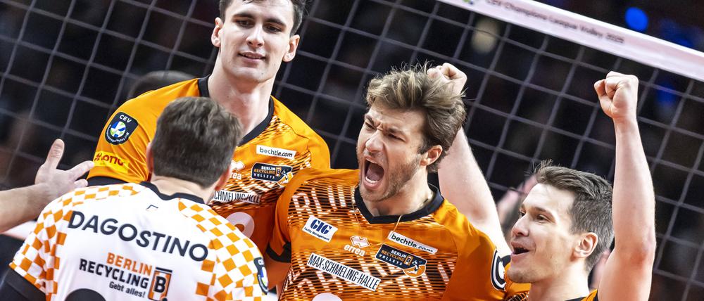 Die BR Volleys freuten sich am Dienstagabend über den Sieg im ersten Spiel der Champions League. Nun warten zwei Auswärtsspiele.
