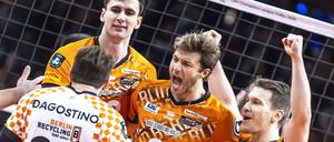 Die BR Volleys freuten sich am Dienstagabend über den Sieg im ersten Spiel der Champions League. Nun warten zwei Auswärtsspiele. 