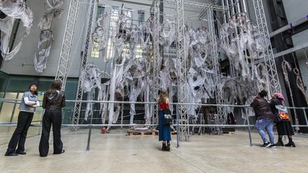 Höllenmaschine: Für ihre Installation hat die Künstlerin Mire Lee die alten Kräne des Gebäudes in der Tate wieder in Betrieb gesetzt.