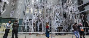 Höllenmaschine: Für ihre Installation hat die Künstlerin Mire Lee die alten Kräne des Gebäudes in der Tate wieder in Betrieb gesetzt.