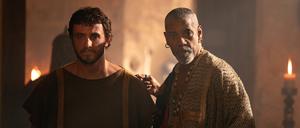 Paul Mescal als Lucius and Denzel Washington als Macrinus in einer Szene des Films „Gladiator II“ (undatierte Filmszene).