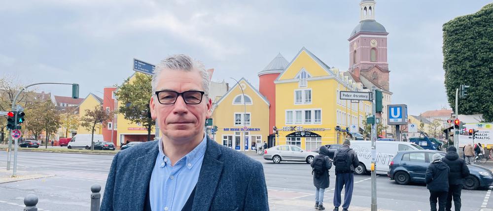Bernhard Schodrowski, dahinter die Altstadt.
