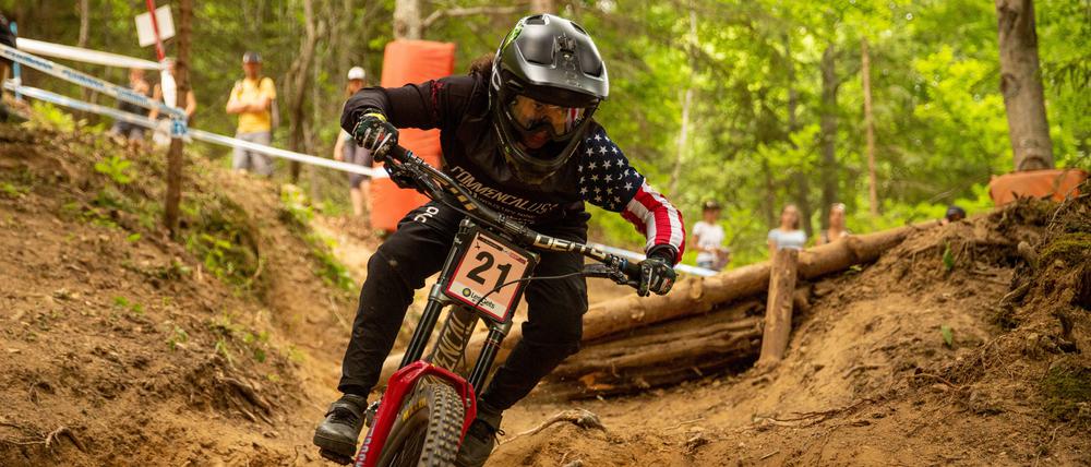 Mountainbikerin Samantha Soriano im Einsatz.