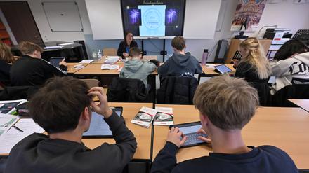Preis gewonnen: Lehrerin Kathy Kramer und ihre Schüler. 