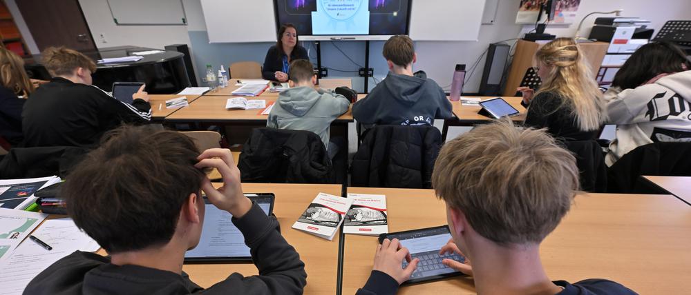 Preis gewonnen: Lehrerin Kathy Kramer und ihre Schüler.