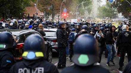 Eine pro-palästinensische Demonstration am Kottbusser Damm an der Grenze zwischen Neukölln und Kreuzberg (Symbolbild).