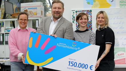 Bürgerstiftung Potsdam bekommt 150.000 Euro. V.l.: Marie-Luise Glahr, Stefan Masch, Anna Hege & Kristin Gebur.