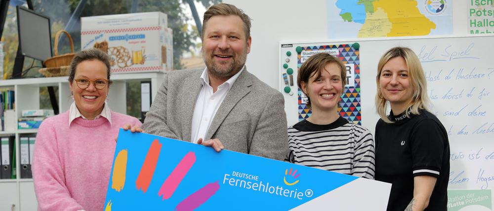 Bürgerstiftung Potsdam bekommt 150.000 Euro. V.l.: Marie-Luise Glahr, Stefan Masch, Anna Hege & Kristin Gebur.
