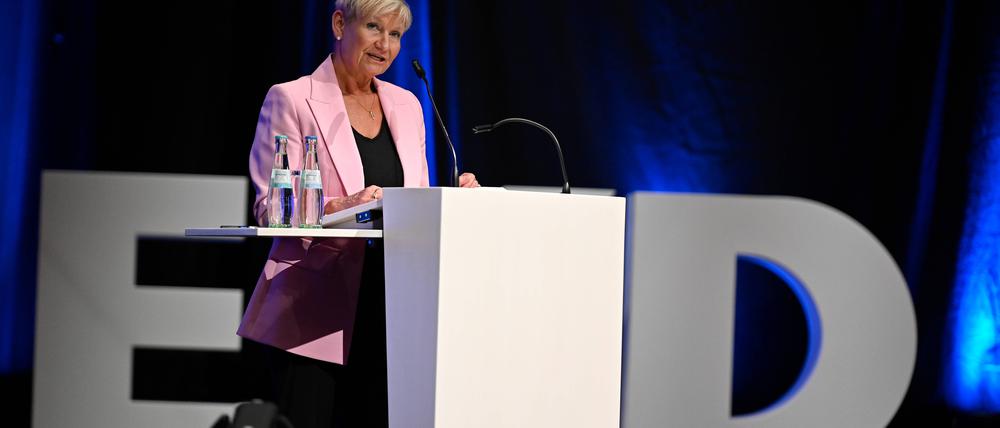 Die amtierende Ratsvorsitzende der EKD, Bischöfin im Sprengel Hamburg und Lübeck, Kirsten Fehrs, ist zur Ratsvorsitzenden der Evangelischen Kirche in Deutschland EKD gewählt worden.