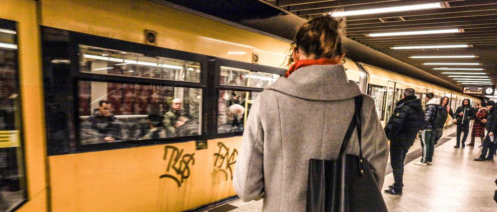 Die Berliner Grünen schlagen vor, zu bestimmten Zeiten U-Bahnwagen nur für Frauen zu reservieren.