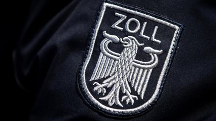 Der Zoll beschlagnahmte Munitionen und Bargeld.
