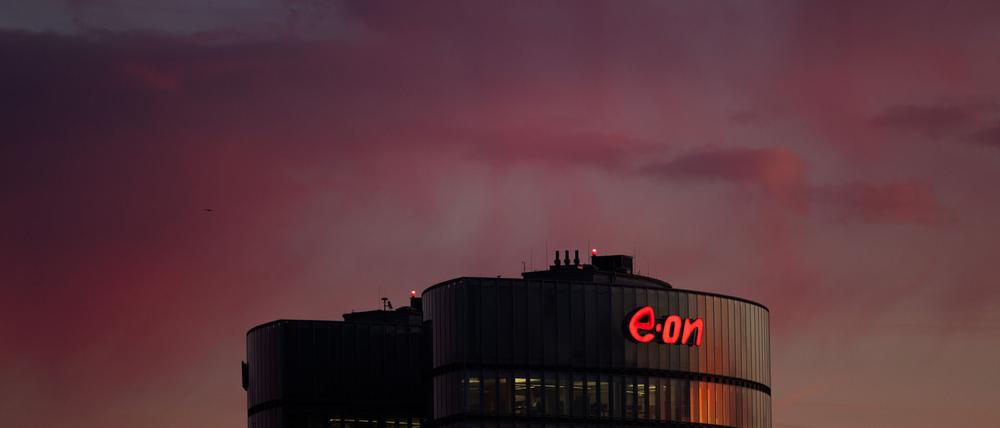 Der Energiekonzern Eon hat in den ersten drei Quartalen unterm Strich schon 2,2 Milliarden Euro verdient. (Archivbild)