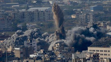 Fast täglich greift Israels Armee südlich von Beirut an, wo die Hisbollah stark vertreten ist.