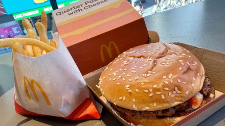 US-Behörden vermuten Zwiebeln in einem bestimmten Burger hinter dem Ausbruch. (Archivbild)
