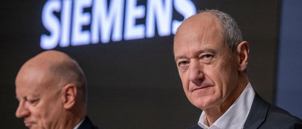 Konzern-Chef Busch (r.) und Finanzvorstand Thomas auf der Jahrespressekonferenz. Siemens hat in schwierigen Zeiten einen Rekordgewinn vorgelegt. 