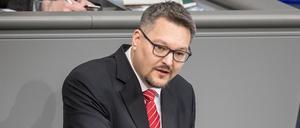 Stefan Keuter (AfD) spricht im Bundestag (Archivbild).