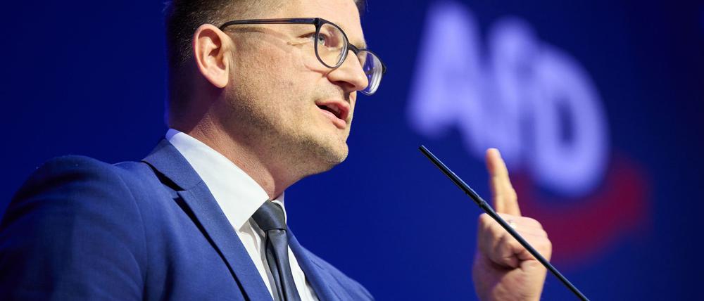 Der Brandenburger AfD-Landeschef René Springer hält den Antrag auf Prüfung eines AfD-Verbots für ein „antidemokratisches Komplott“ (Archivbild).