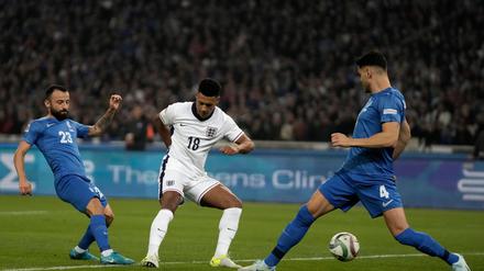 Ollie Watkins (M) erzielte das 1:0 für England in Athen.