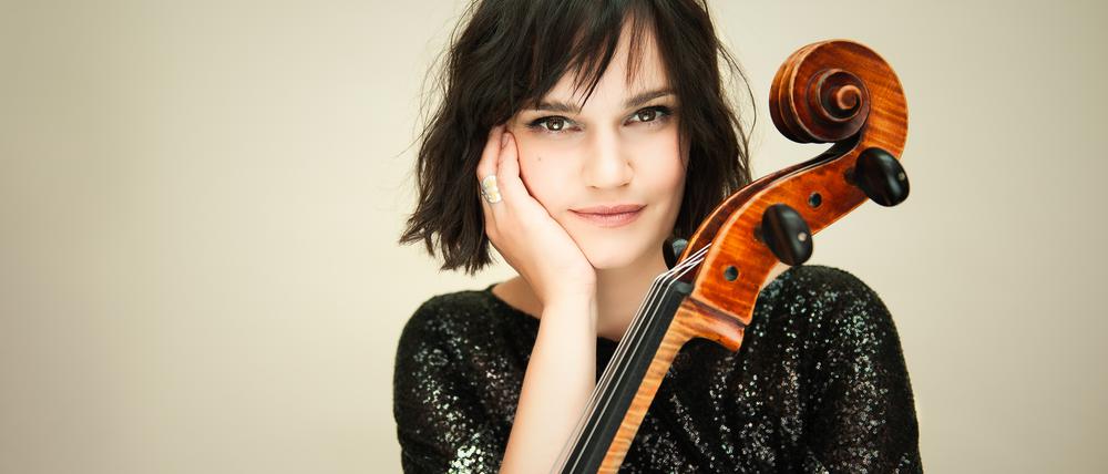 Die Cellistin Raphaela Gromes reiste 2022 nach Kyjiw und geht jetzt mit dem Nationalen Symphonieorchester der Ukraine auf Tour.