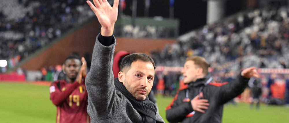 Belgien fürchtet sich vor einem möglichen Abstieg, Trainer Tedesco bleibt gelassen.