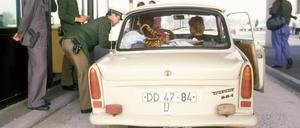 Raus aus der DDR. Wer das Land verlassen hat, musste seinen Besitz zum Großteil  dort lassen. 