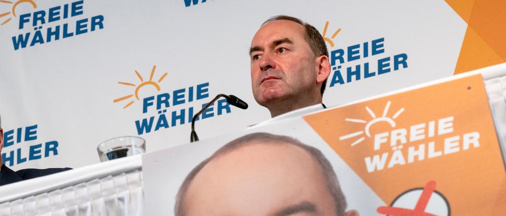Hubert Aiwanger, Bundesvorsitzende der Freien Wähler, nimmt an der Vorstellung der ersten Direktkandidaten für die Bundestagswahl 2025 teil.