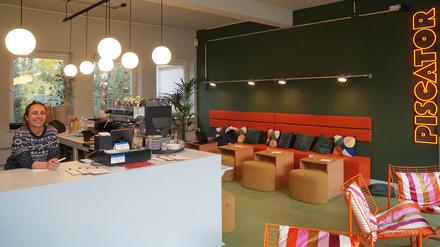 Im Haus des Vereins "Kulturvolk" alias "Freie Volksbühne Berlin" hat ein Café eröffnet.