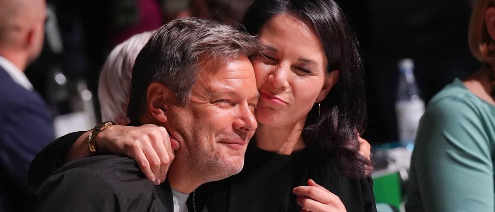 Spitzenduo auf Kuschelkurs. Robert Habeck und Annalena Baerbock.