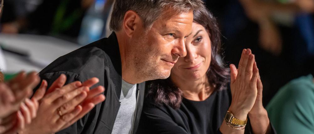 Bundeswirtschaftsminister Robert Habeck hat sich als Spitzenkandidat der Grünen für die anstehende Bundestagswahl angeboten. 
