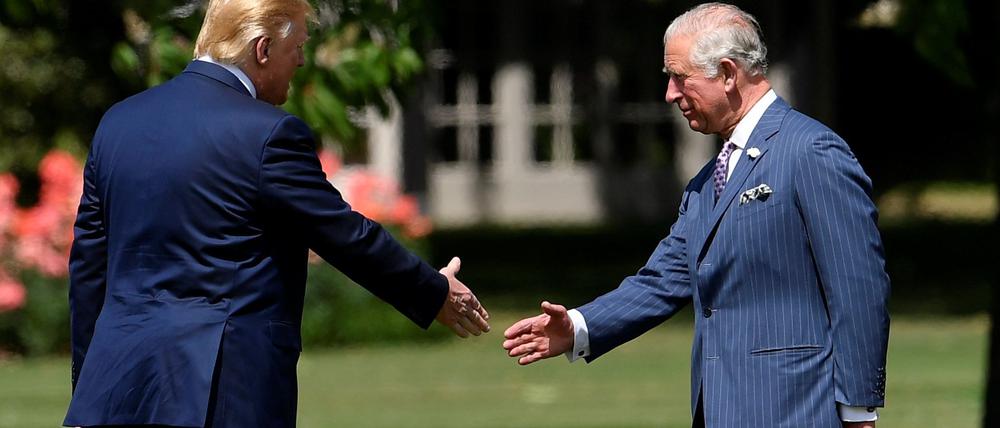 Die Geheimwaffe des Premiers? König Charles (r.) soll sich gut mit Trump verstehen. (Archivbild)