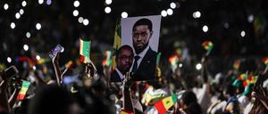Der im März gewählte Präsident Bassirou Diomaye Faye und Parteichef Ousmane Sonko hoffen auf eine Mehrheit im Parlament.