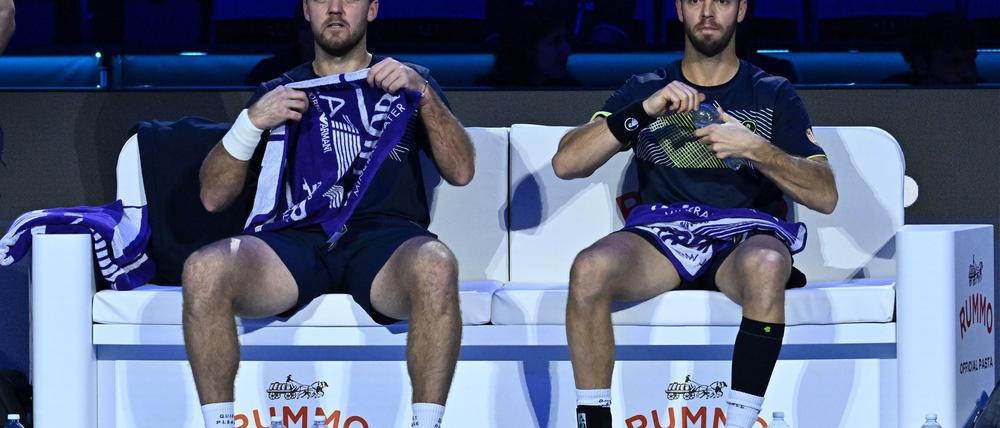Kevin Krawietz (l) und Tim Pütz (r) stehen im Endspiel des Tennis-Saisonfinals.