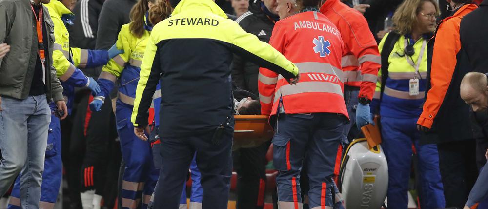 Beim Spiel in Amsterdam ist es zu einem medizinischen Notfall gekommen.