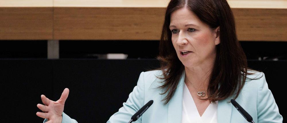 Berliner Abgeordnetenhaus: Katharina Günther-Wünsch (CDU), Berliner Senatorin für Bildung, Jugend und Familie, spricht bei einer aktuellen Stunde.