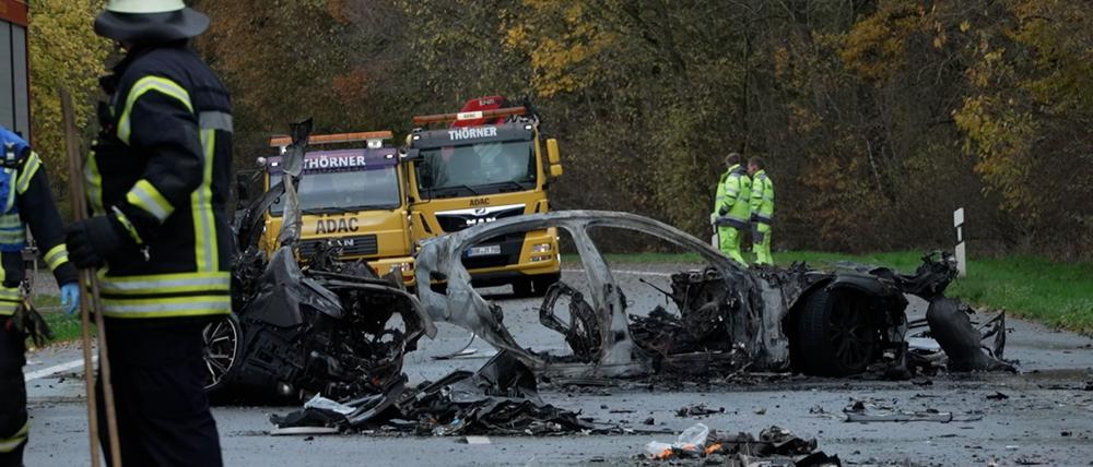Bei dem verheerenden Unfall im Münsterland brannte ein Auto vollständig aus.