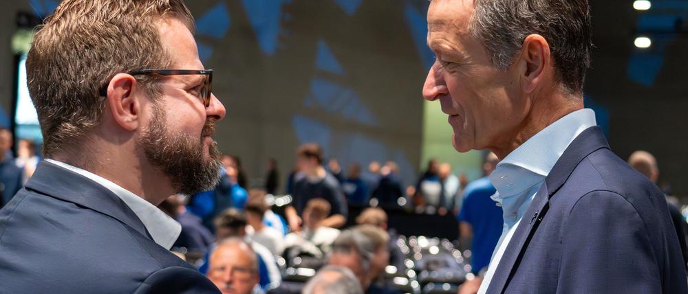Herthas Interimspräsident Fabian Drescher (l.) und Geschäftsführer Thomas Herrich (r.) konnte positive Zahlen verkünden.