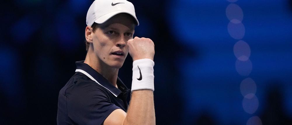 Jannik Sinner kürt sich erstmals zum Sieger bei den ATP-Finals.