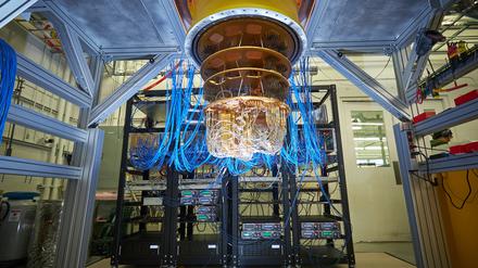 Google Quantenrechner steht in Santa Barbara – hier ohne seinen Kühlschrank. Jetzt brauchten seine Konstrukteure Berliner Hilfe. 
