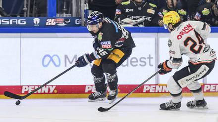 Frederik Tiffels (l.) stand mit RB München schon mal im Halbfinale der Champions Hockey League.