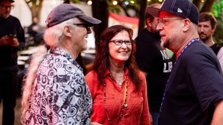 Horst und Birgit Lohmeyer mit Smudo von den Fantastischen Vier auf dem Festival. 