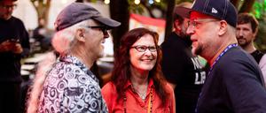 Horst und Birgit Lohmeyer mit Smudo von den Fantastischen Vier auf dem Festival. 