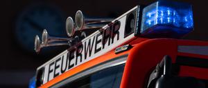 Blaulicht auf einem Einsatzfahrzeug der Feuerwehr. 