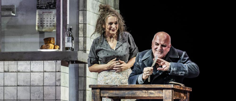 Dagmar Manzel und Christopher Purves in „Sweeney Todd“.