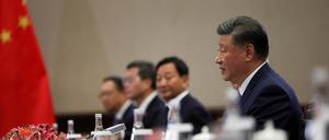 Chinas Partei- und Staatschef Xi Jinping bei einem Treffen mit US-Präsident Joe Biden am Rande des Apec-Gipfels am Samstag in Peru. 