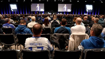 Mehr als 4000 Mitglieder waren in den City Cube gekommen.